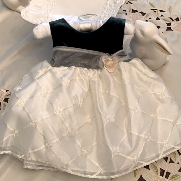 Infant girls special occasion dress/gown size 12M emerald green/ivory - Picture 4 of 8